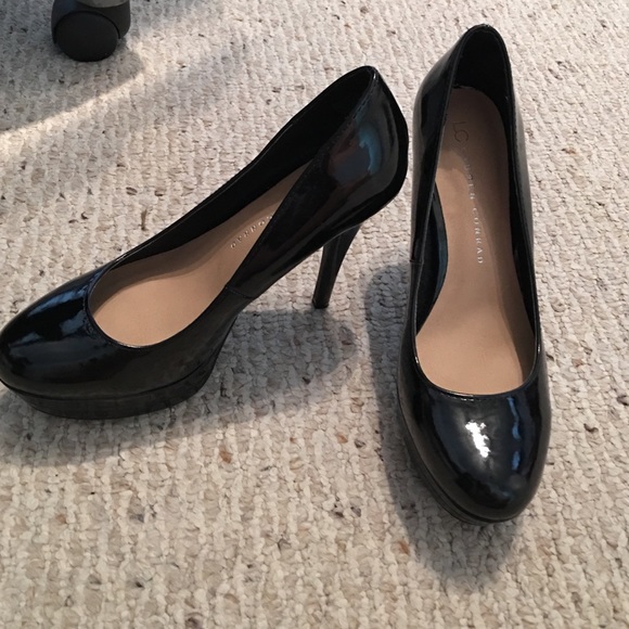 Lauren Conrad patent black pumps