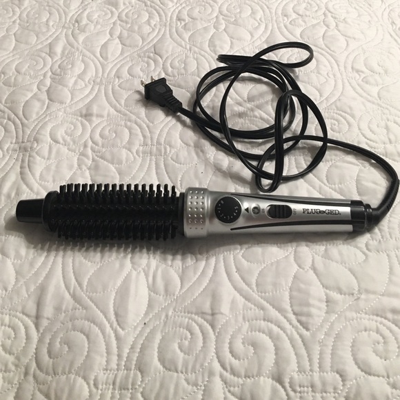 Plug in ged brush curling iron. Didn't use often.