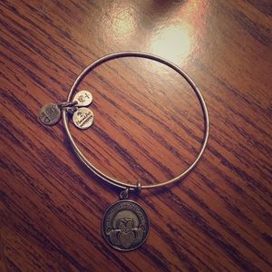 Alex and Ani claddagh ring bracelet