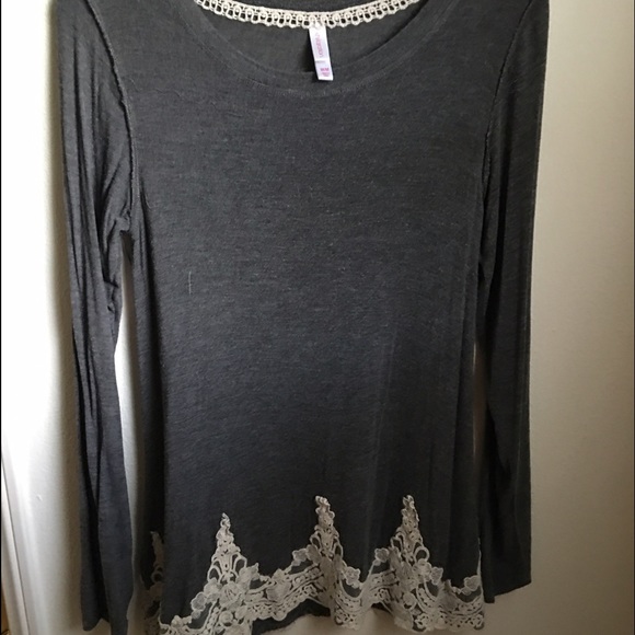 Long sleeve top with lace trim