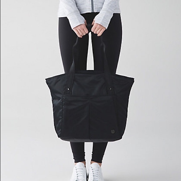 Lulu lemon yoga bag