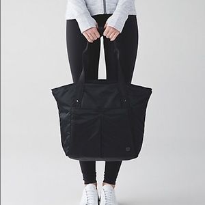Lulu lemon yoga bag