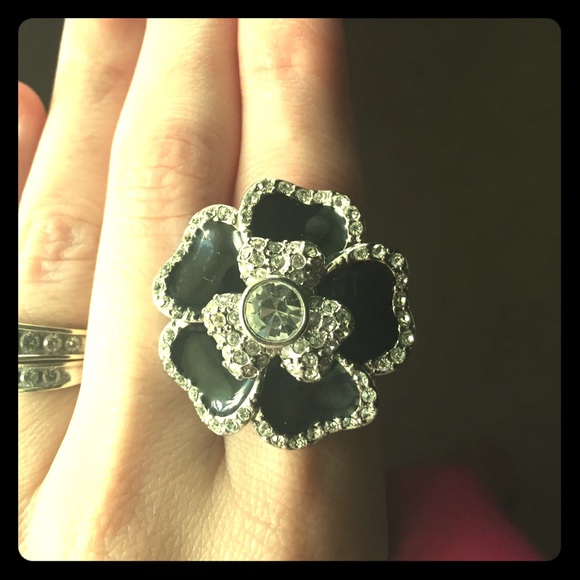 🚨FREE ITEM w/ Lia Sophia Cocktail Ring🚨