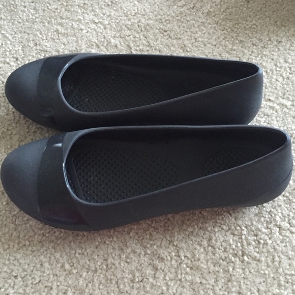 Crocs black flats