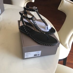 BCBC MAXAZRIA MMACALL GROMMET FLAT T-STRAP SANDAL