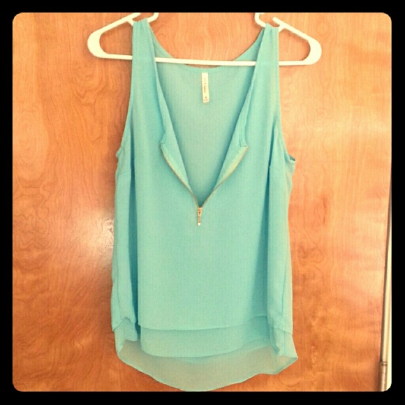 Women's mint zipper front blouse (s)