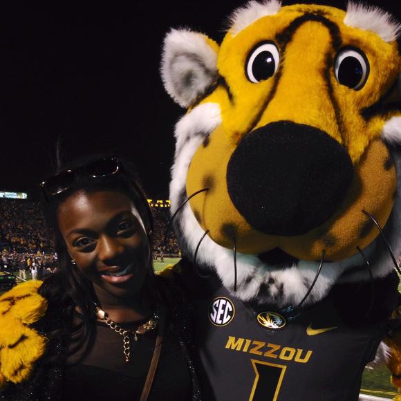 Meet your Posher, Ola