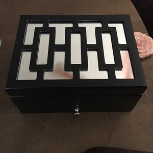 Jewelry box