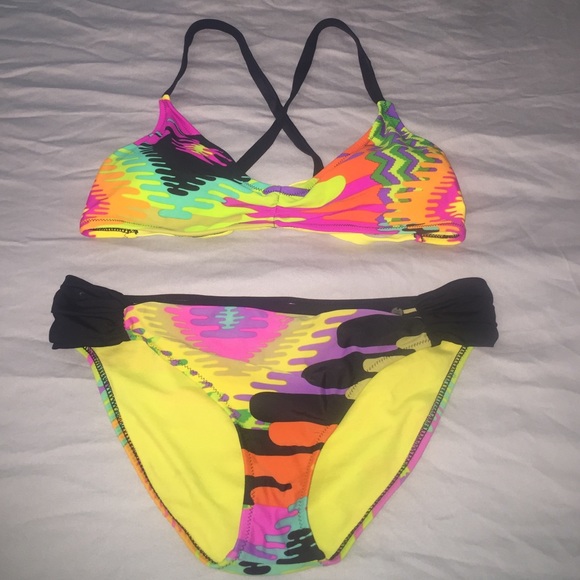 Swim suit - Picture 2 of 4