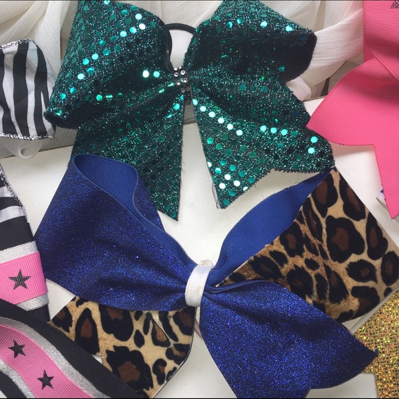 6 Cheer Bows 🎀