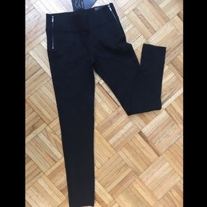 NEW- Zara slim fit pants, medium rise. Amazing!