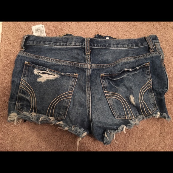 Hollister cut off jeans - Picture 2 of 4