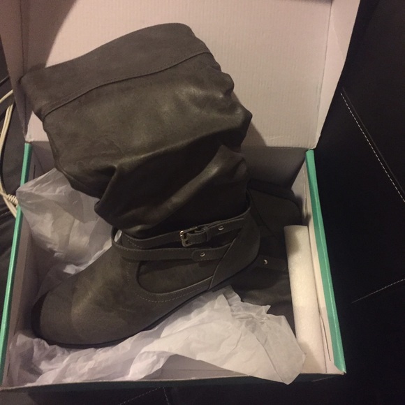 BRAND NEW WOMENS BOOTS