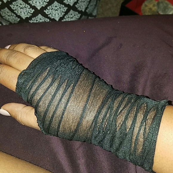 Sheer half gloves