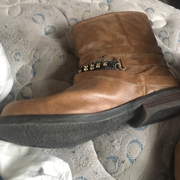 Boots - Picture 2 of 4