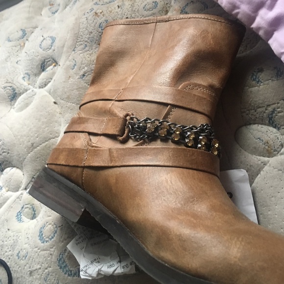 Boots - Picture 4 of 4