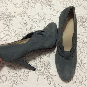 NINE WEST "VERBENIAO" SUEDE hidden platform