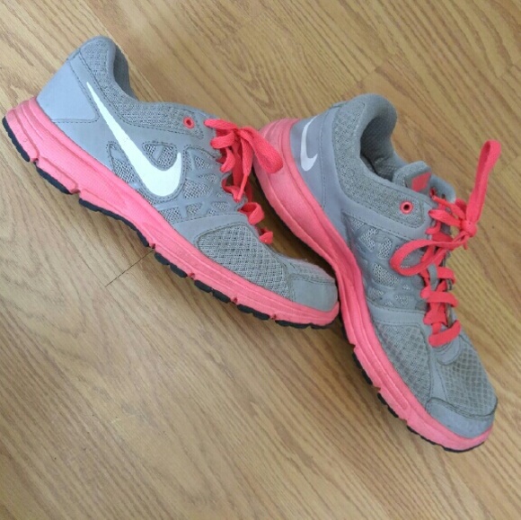 🇺🇸🇺🇸Coral And Gray Nike Sneakers