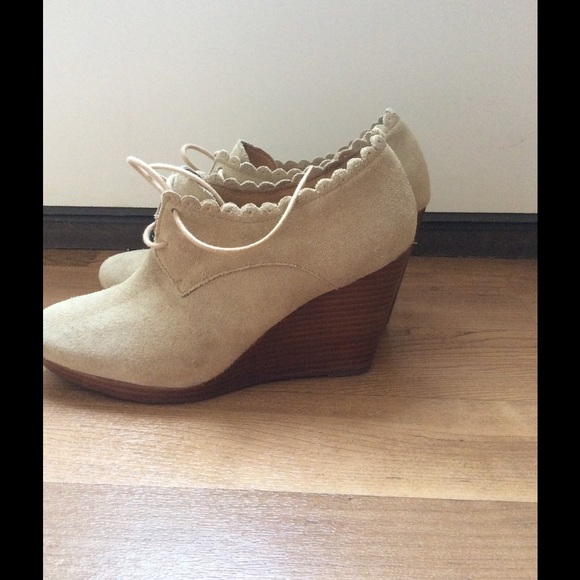 Jack Rogers Scalloped wedge bootie