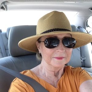 Meet your Posher, Gail