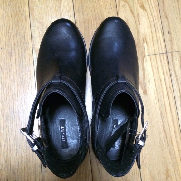 ❗️SALE❗️✨Black Ankle Boots✨ - Picture 2 of 4