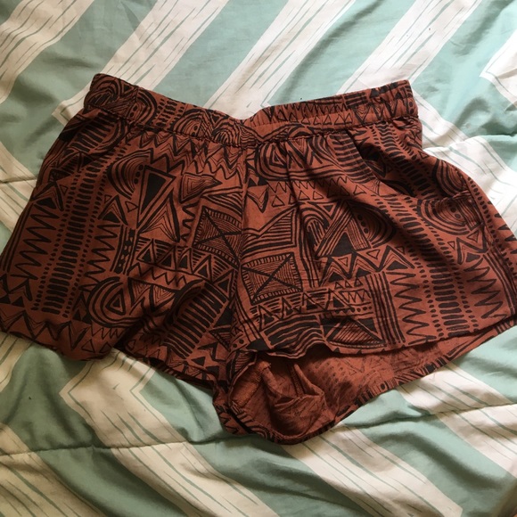 Patterned flowy shorts