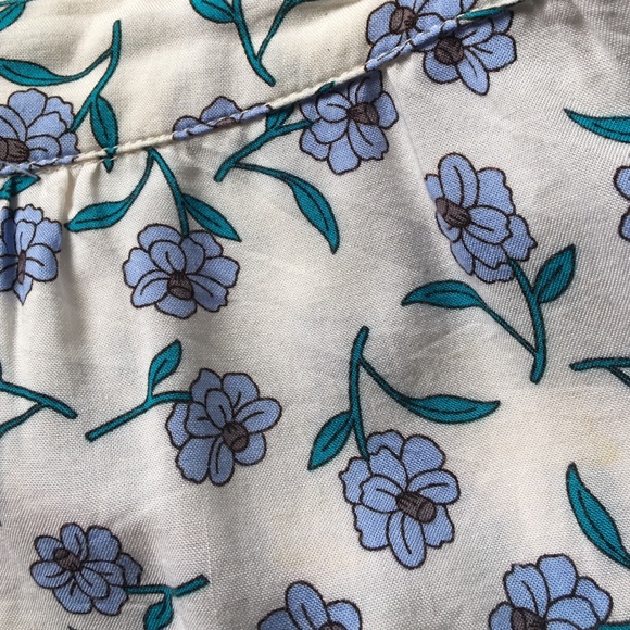 Blue and turquoise flowered shorts - Picture 3 of 3