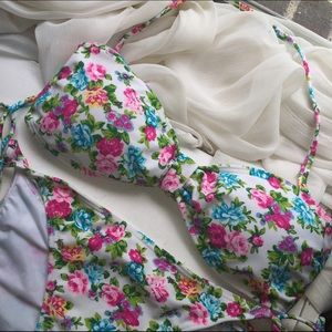 Floral Bikini w/ detachable strap 🌸