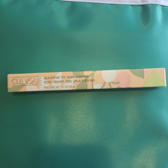Clinique quickliner