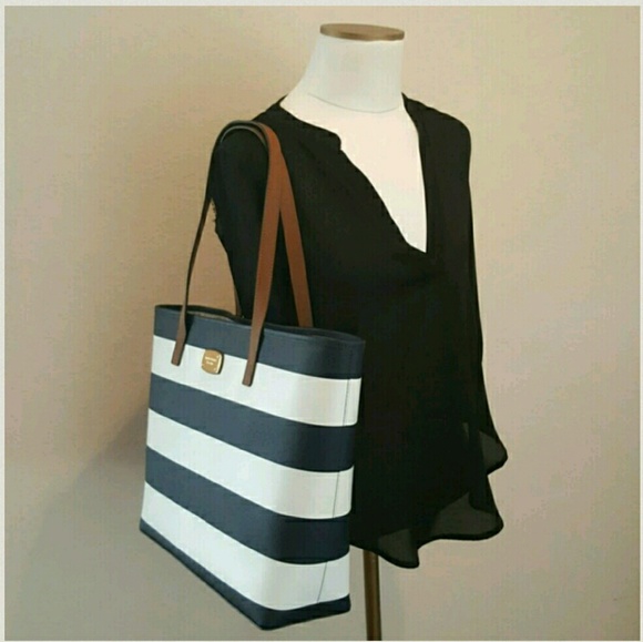 Michael Kors Jet Set Leather Tote - Picture 2 of 4