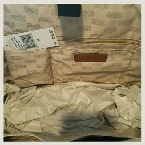 Michael Kors Jet Set Leather Tote - Picture 4 of 4