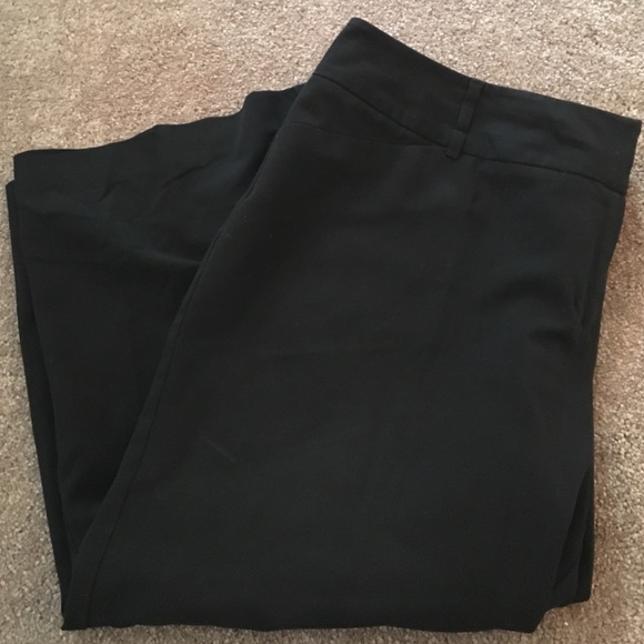 Black capris
