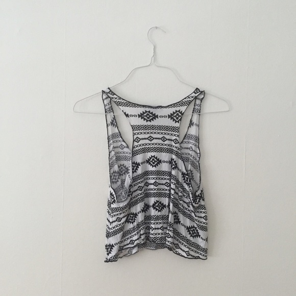 tribal crop top. - Picture 3 of 4