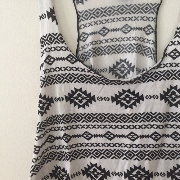 tribal crop top. - Picture 4 of 4