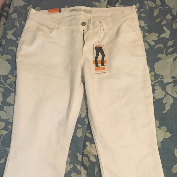 White denim pants