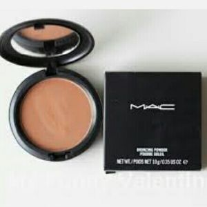 MAC Bronzing Powder in Bronze