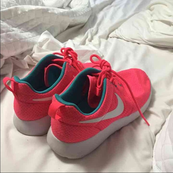Pink Nike Roshe