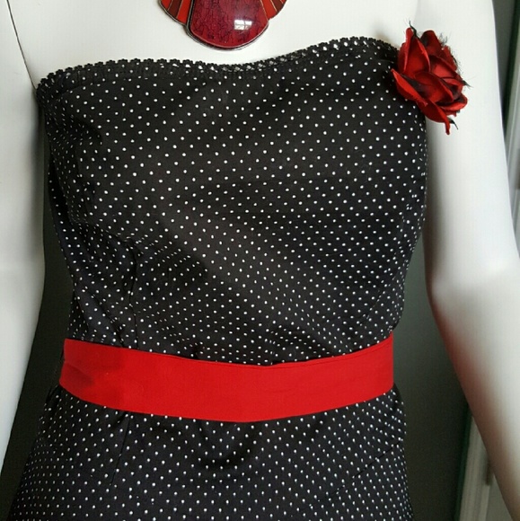 Vintage-inspired Polka Dot Strapless Dress - Picture 2 of 4
