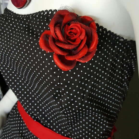 Vintage-inspired Polka Dot Strapless Dress - Picture 3 of 4