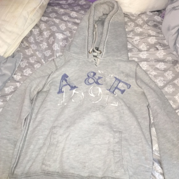 Grey Abercrombie and Fitch sweatshirt