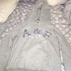 Grey Abercrombie and Fitch sweatshirt