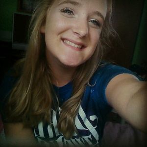 Meet your Posher, Danielle