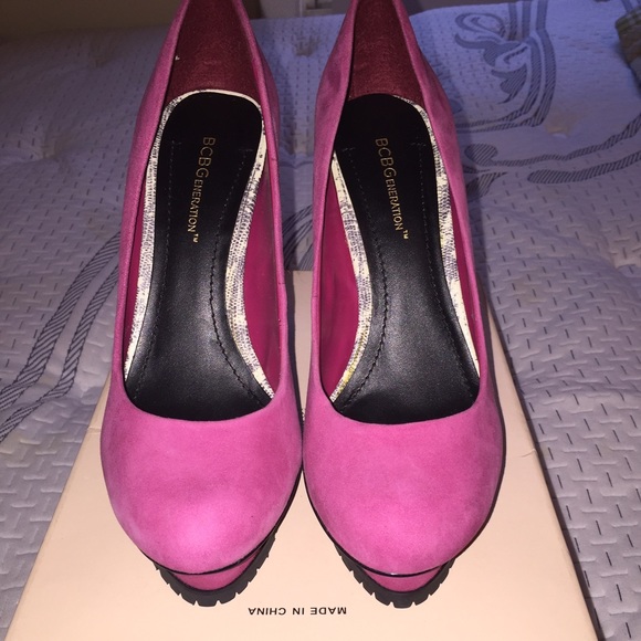 Pink Suede BCBG pumps - Picture 1 of 4