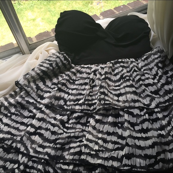 Strapless Zebra Print Dress 🔲🔳