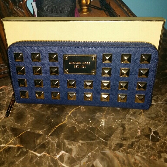 Nwot- michael kors studded wallet