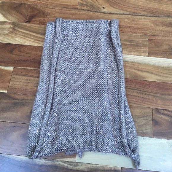 Tan sequence scarf
