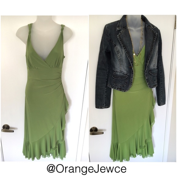 🎉HP🎉 Bisou Bisou V Neck Green Dress