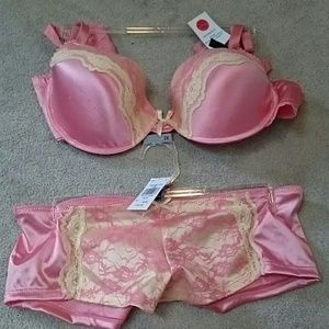 Matching underwear bra set NWT lace satin