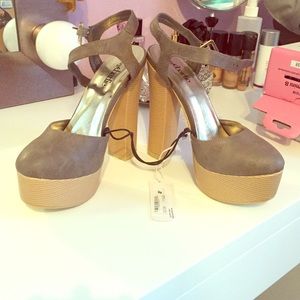 NWT Tan/Nude Heels ✨