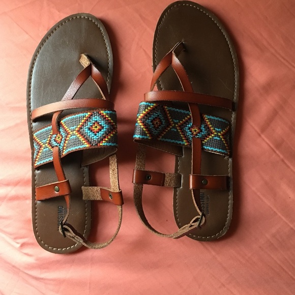 SOLD🔸Colorful Tribal Print Sandals